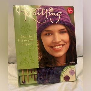 New Knitting Project Kit with Book, Yarn and Needles